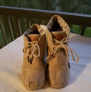 *PRE LOVED* Tom's Tan Linen Heeled Booties